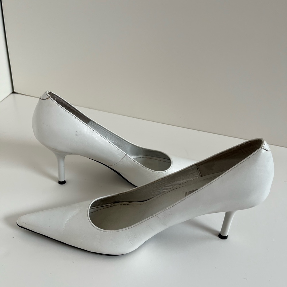 Size 8 White Steve Madden pumps - Picture 4 of 9